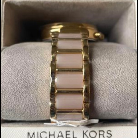 Michael Kors Pink and Gold Watch 💖 - Picture 3 of 3